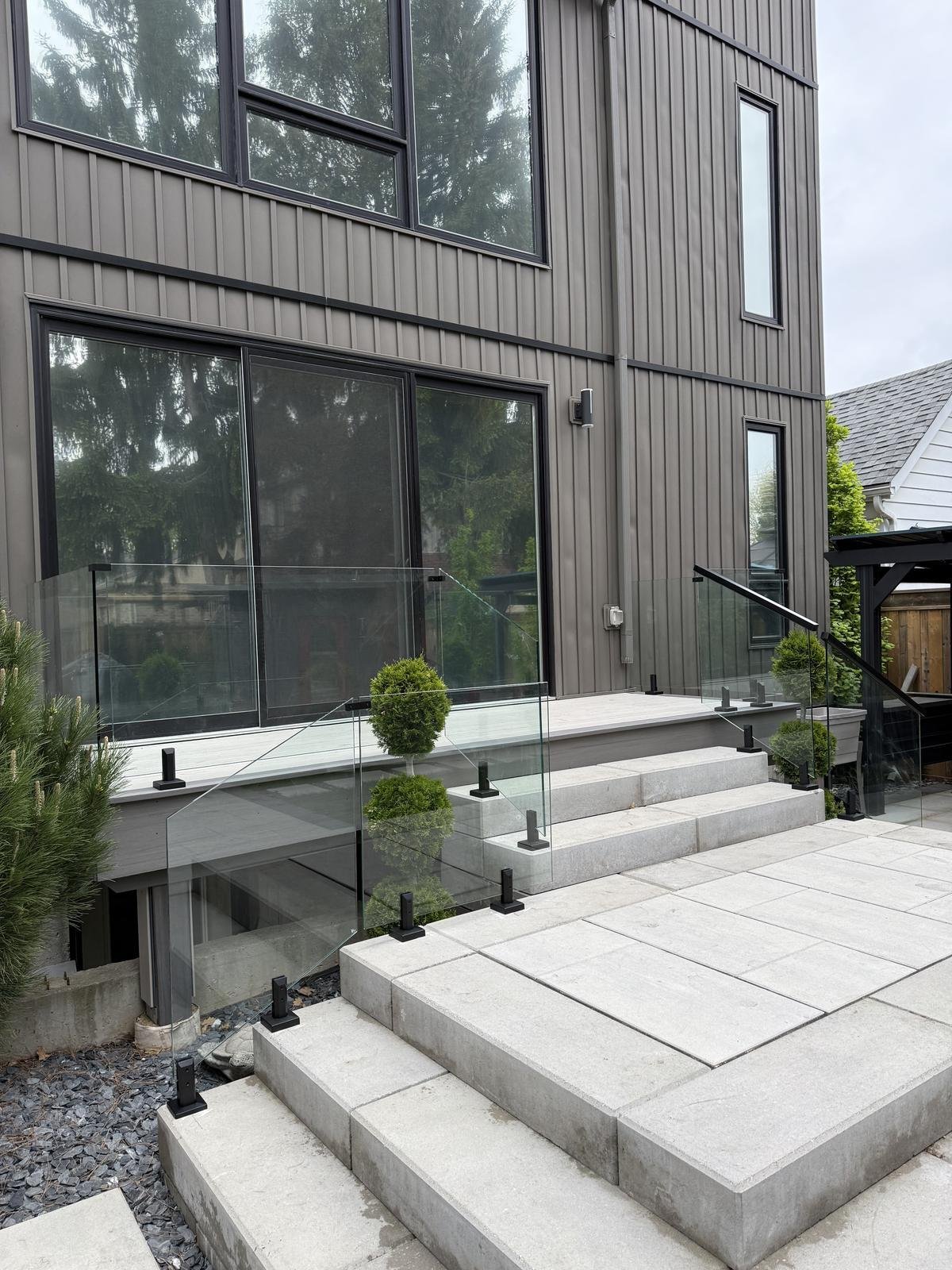 Glass railing